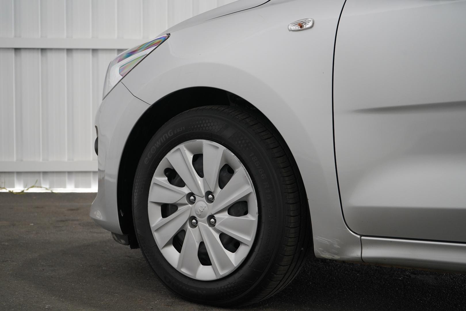 Kia Rio image 3