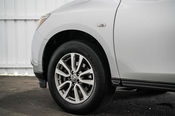https://dvg-vehicle-assets.s3.amazonaws.com/1204075/a3ov600tqj2qzv2khfc2bmx08.jpg