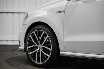 https://dvg-vehicle-assets.s3.amazonaws.com/1204121/764c5dscf87vi1n3p8o5zew77.jpg