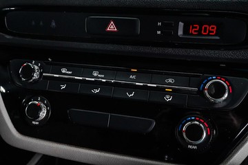 https://dvg-vehicle-assets.s3.amazonaws.com/1204138/32bdis6m3gv9jlsx5417u9wy3.jpg