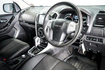 https://dvg-vehicle-assets.s3.amazonaws.com/1204140/4z2vc2snfte42u72pua2ay55k.jpg