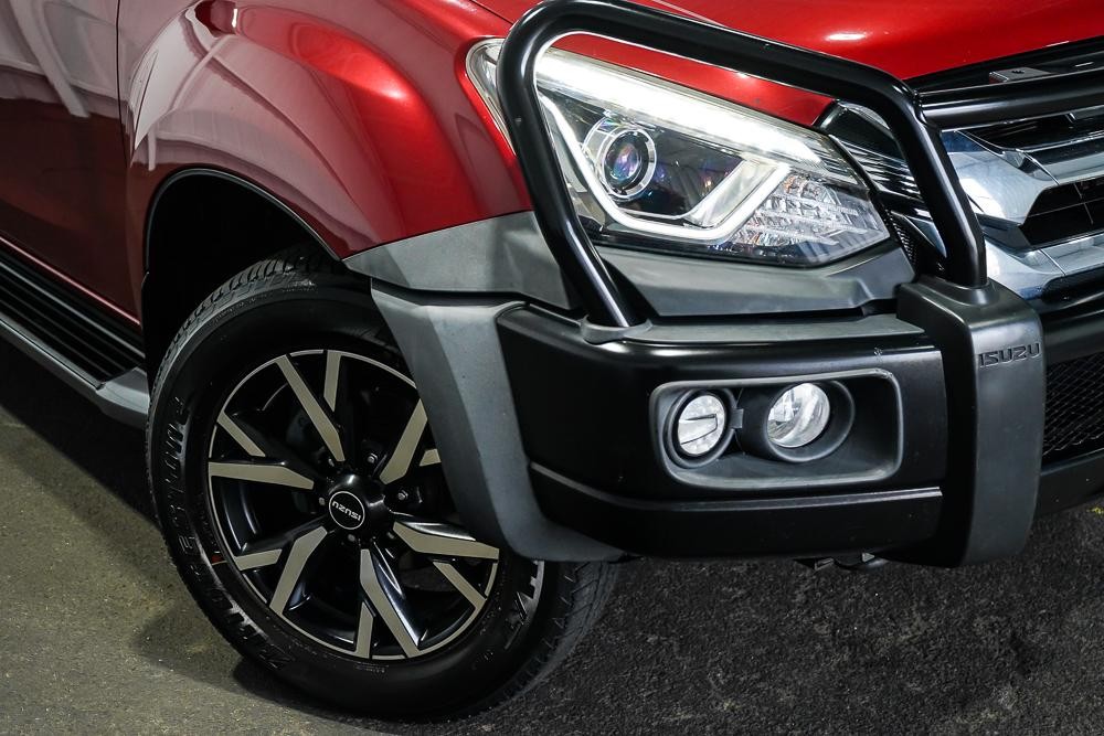 Isuzu Mu-x image 2