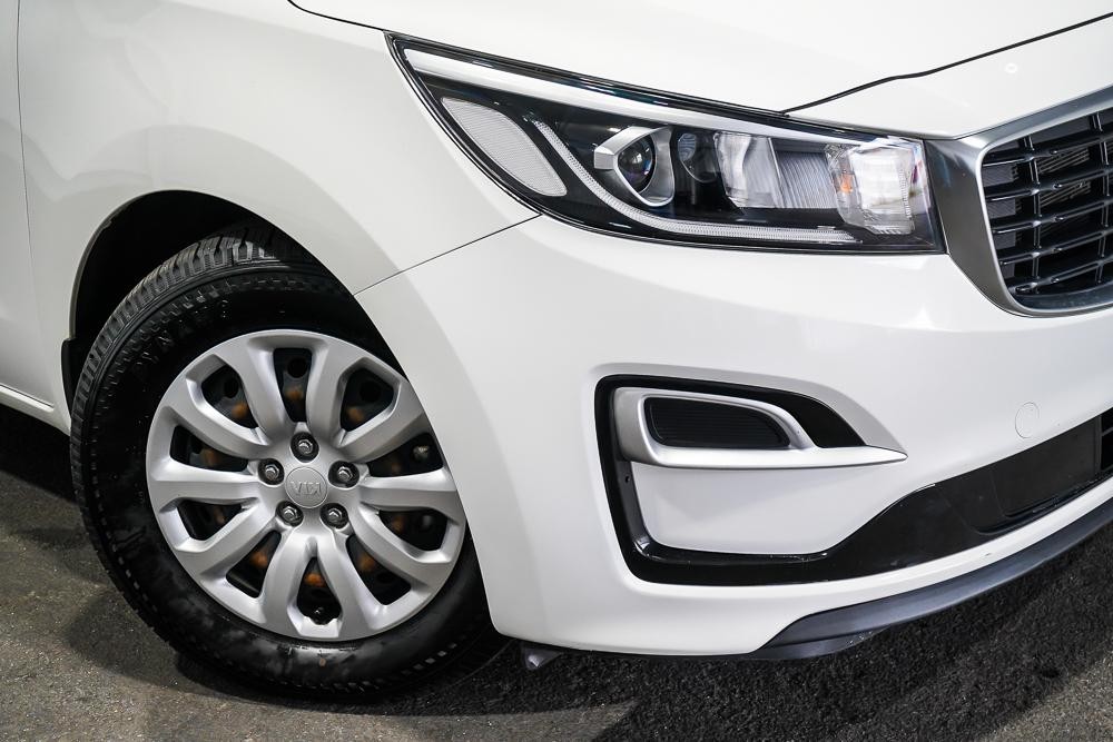 Kia Carnival image 2