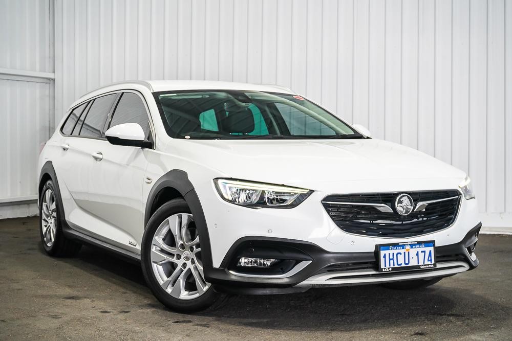 Holden Calais image 1