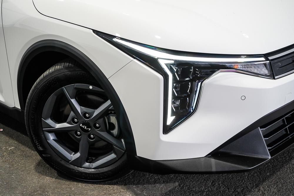 Kia K4 image 2