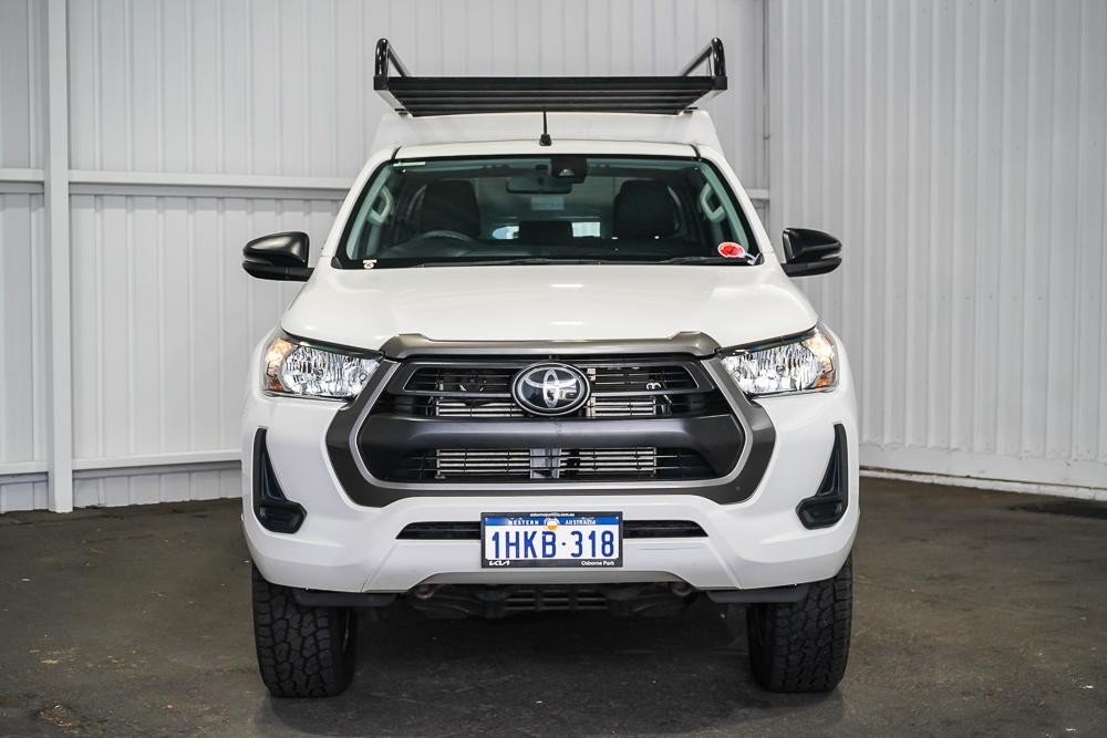 Toyota Hilux image 3