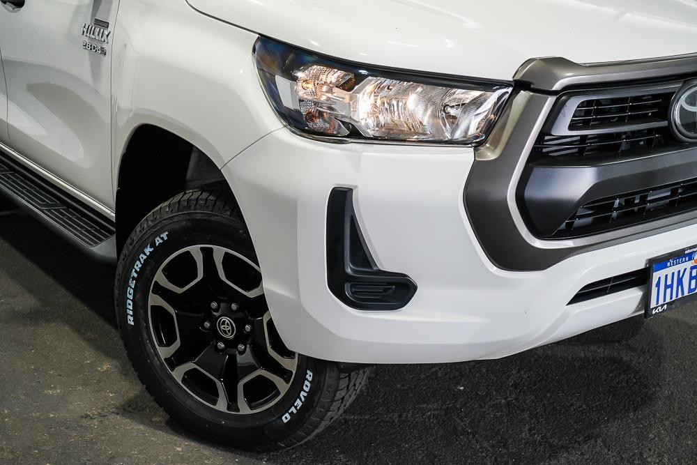 Toyota Hilux image 2