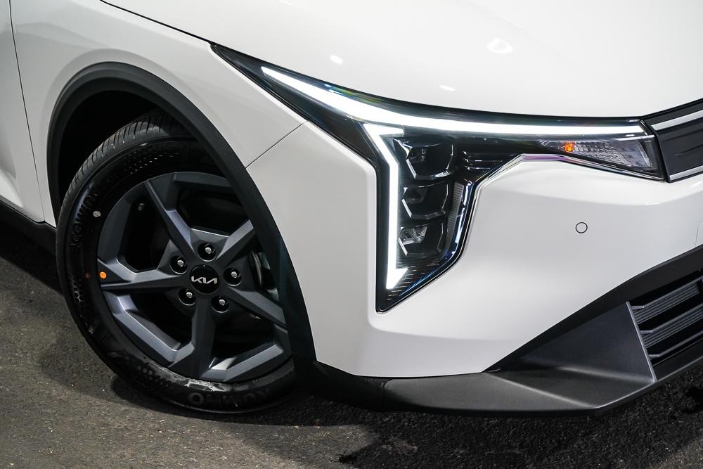 Kia K4 image 2