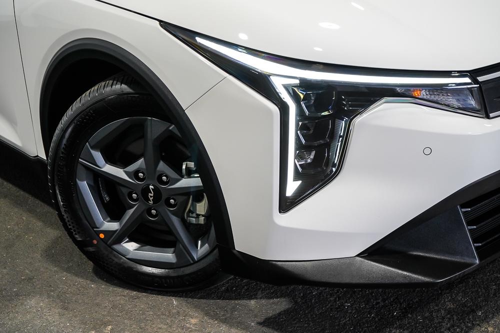 Kia K4 image 2