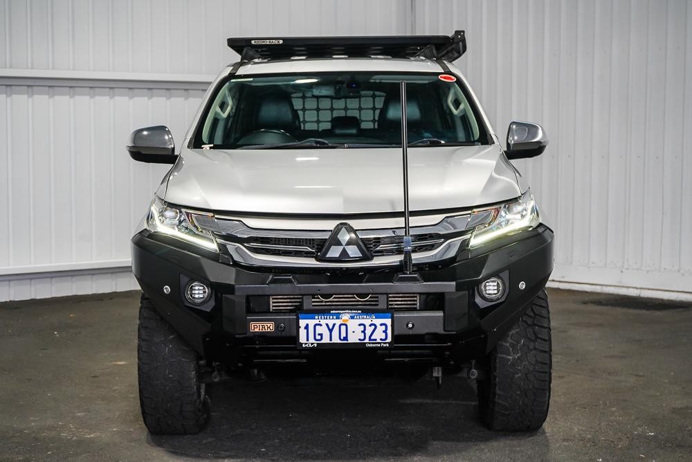Mitsubishi Pajero Sport image 3