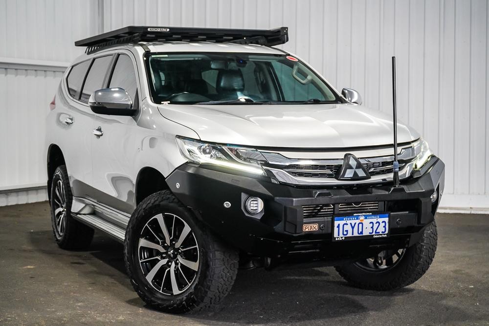 Mitsubishi Pajero Sport image 1
