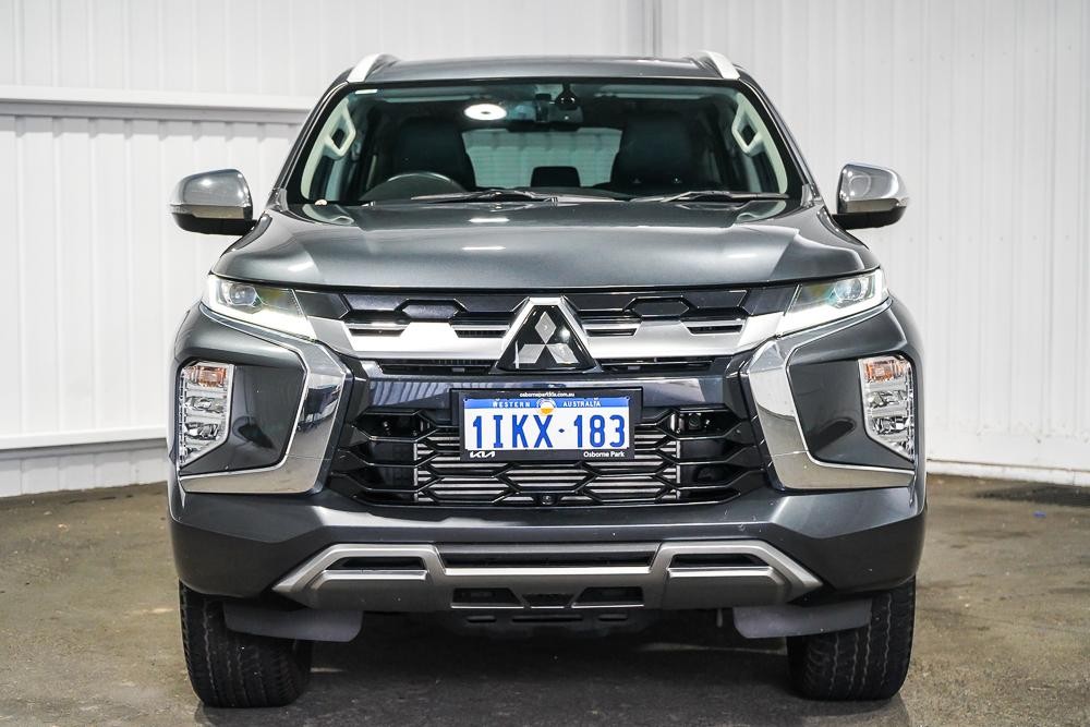 Mitsubishi Pajero Sport image 3