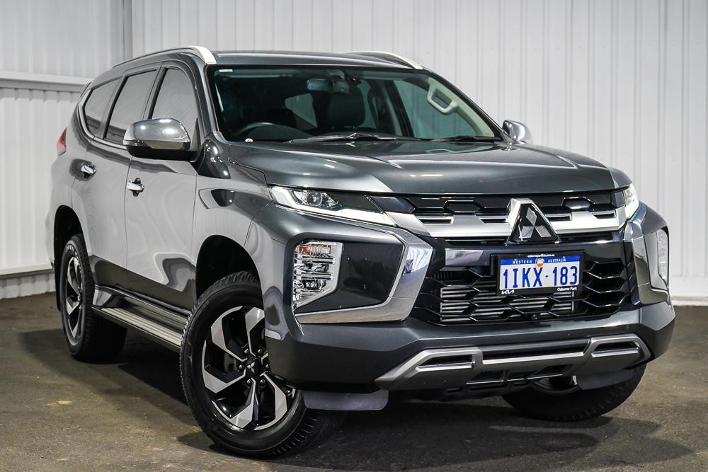 Mitsubishi Pajero Sport image 1
