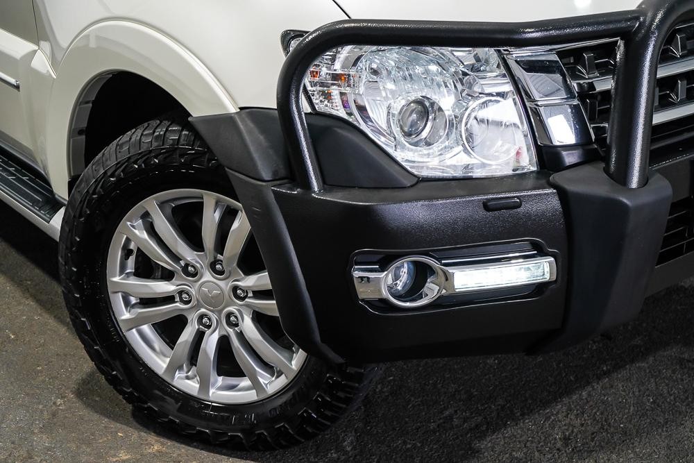 Mitsubishi Pajero image 2