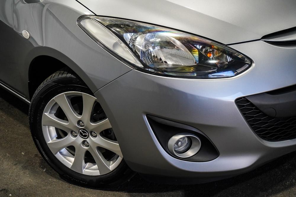 Mazda 2 image 2