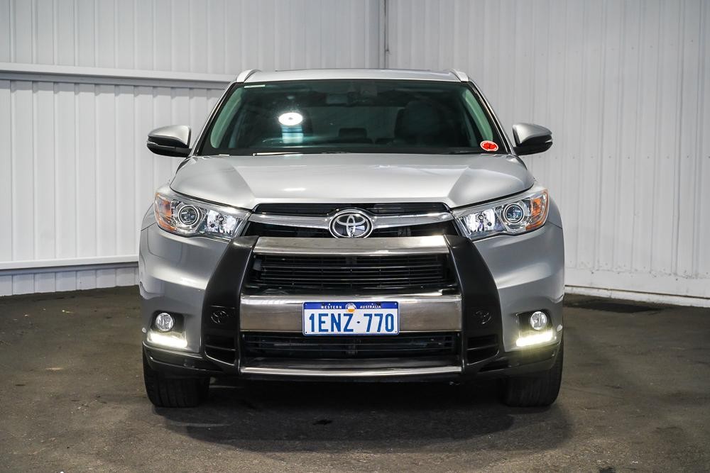 Toyota Kluger image 3