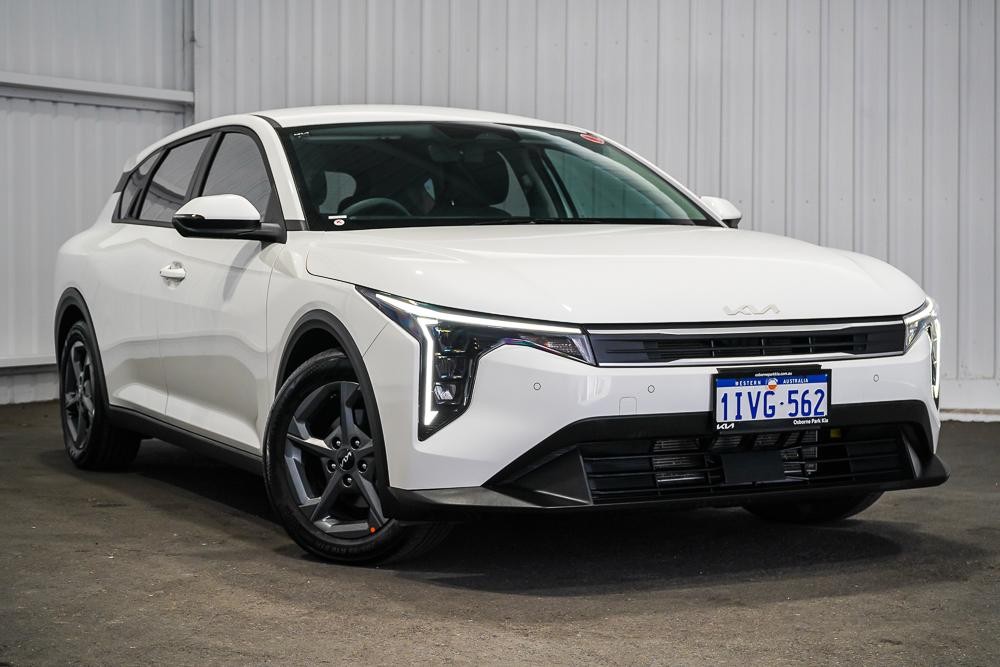 Kia K4 image 1