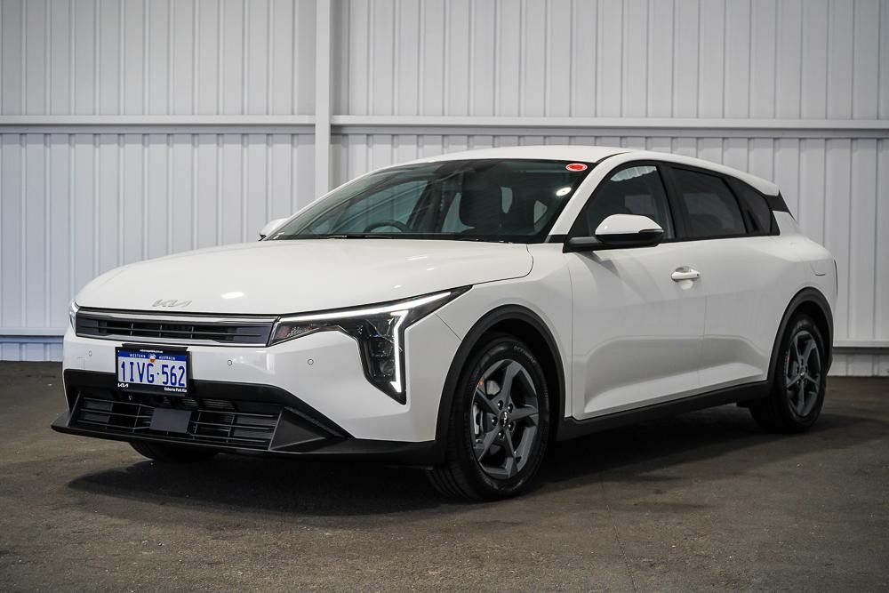 Kia K4 image 4