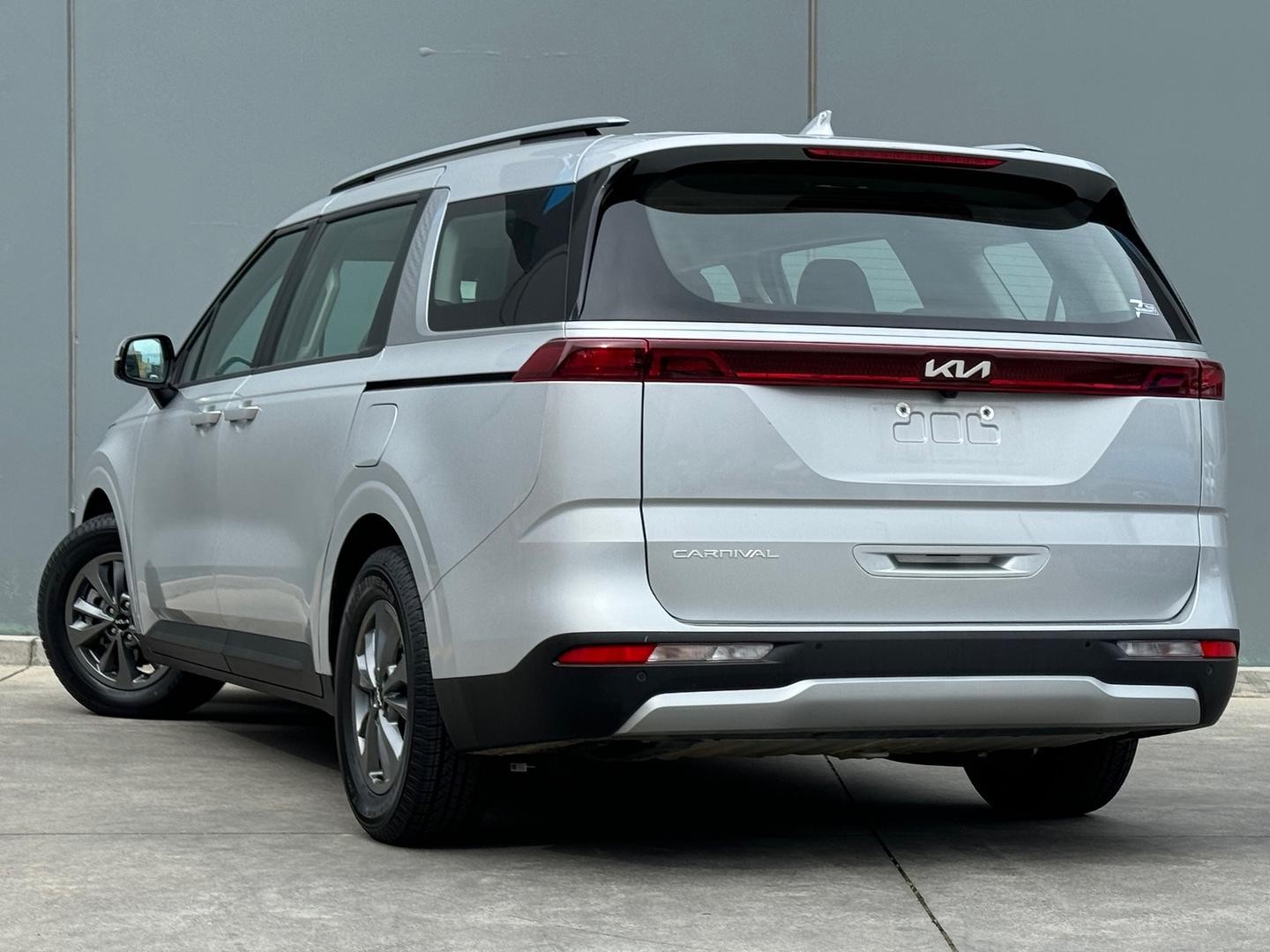 Kia Carnival image 3