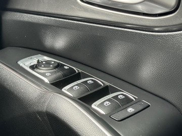 https://dvg-vehicle-assets.s3.amazonaws.com/1206833/5ne4ggqg9eneilsvf6yz9gk1i.jpg