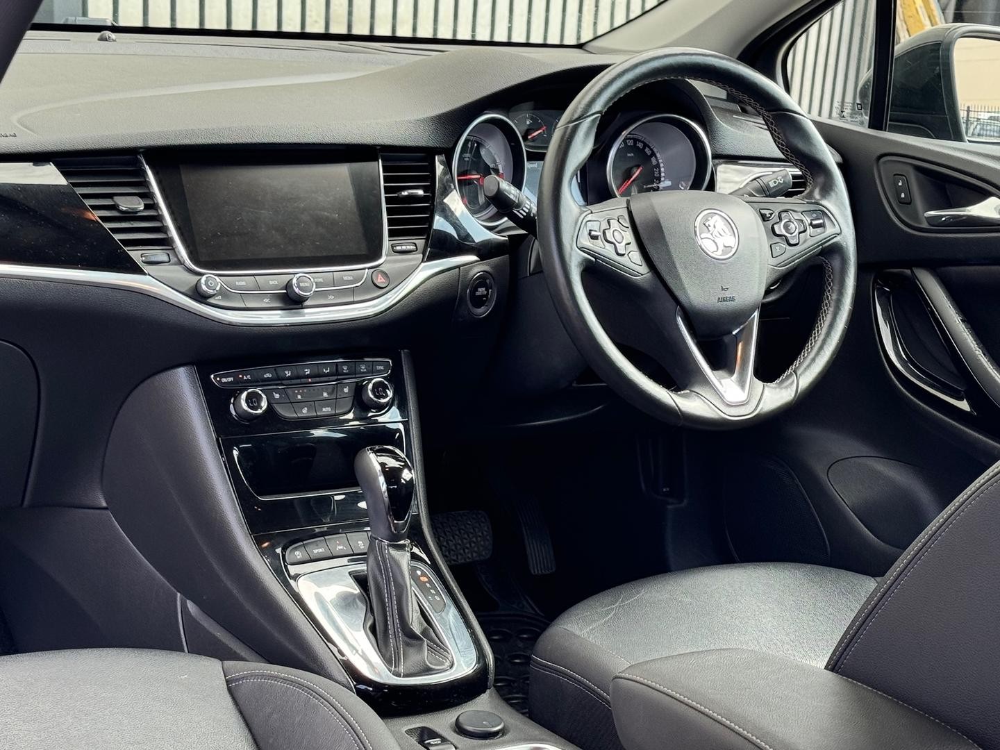 Holden Astra image 2