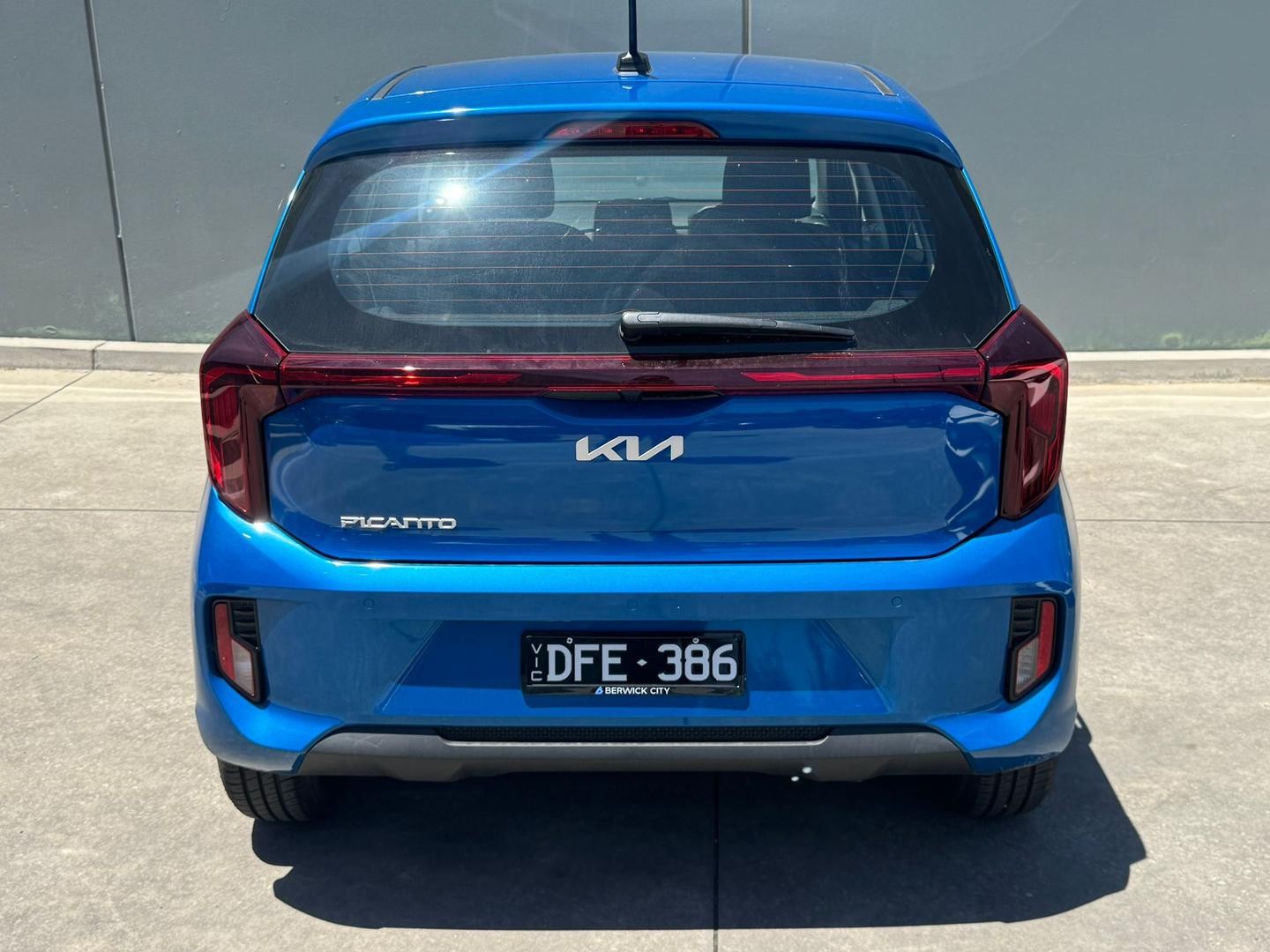 Kia Picanto image 2