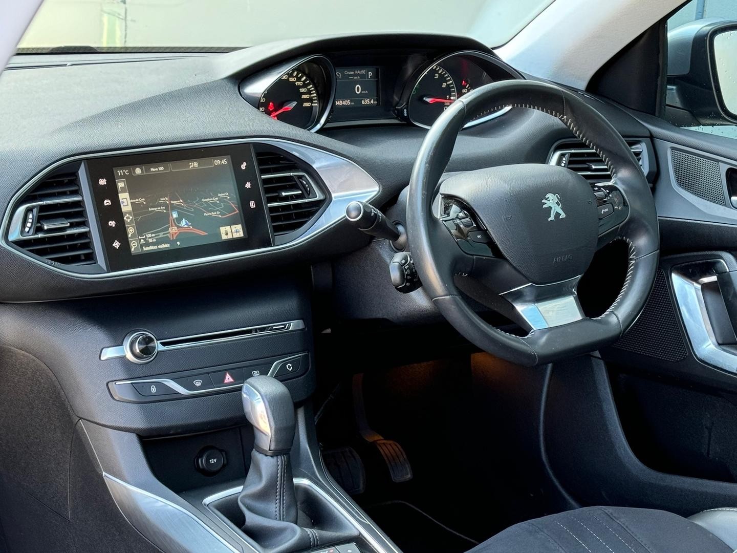 Peugeot 308 image 2