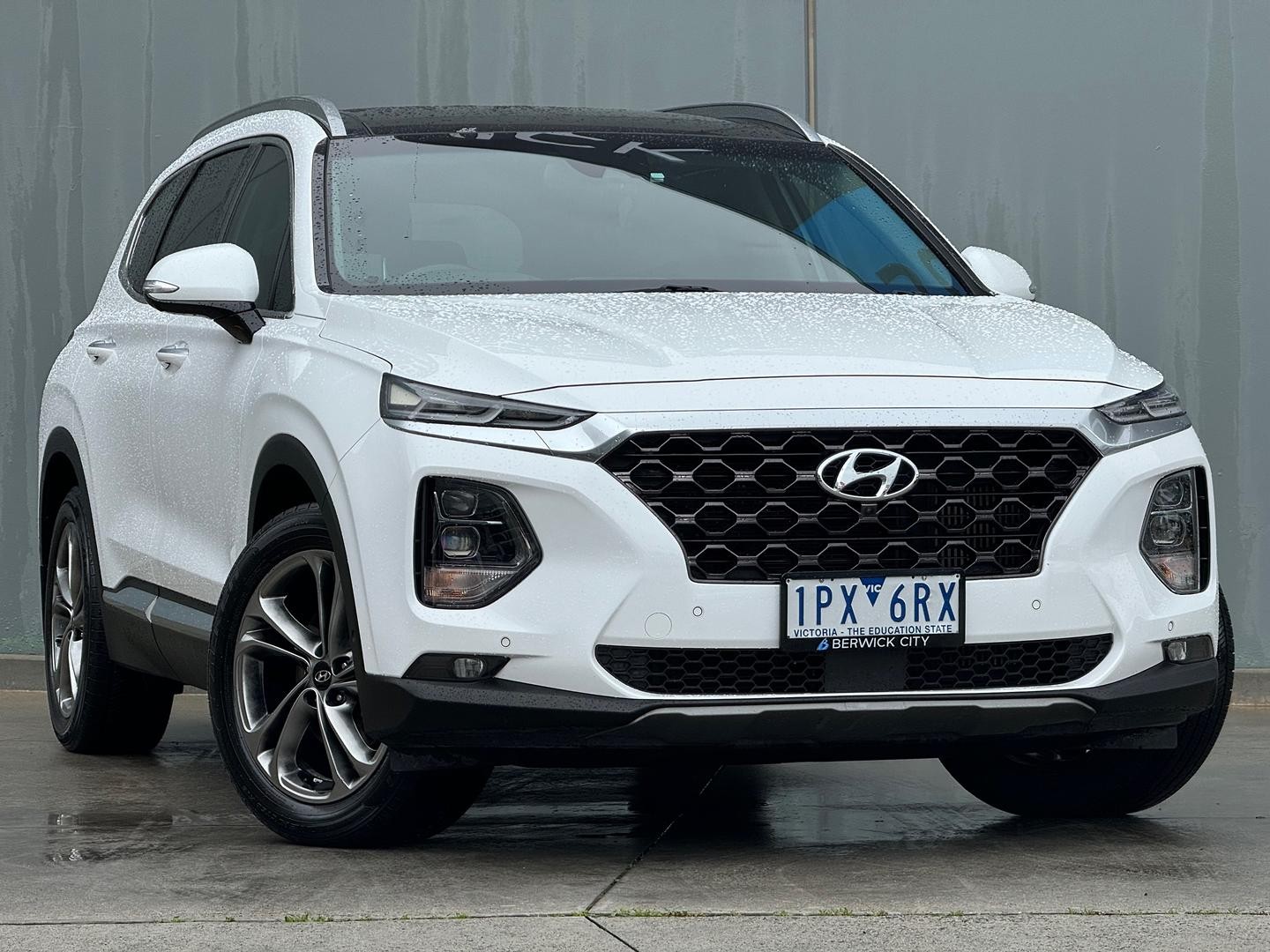 Hyundai Santa Fe image 1