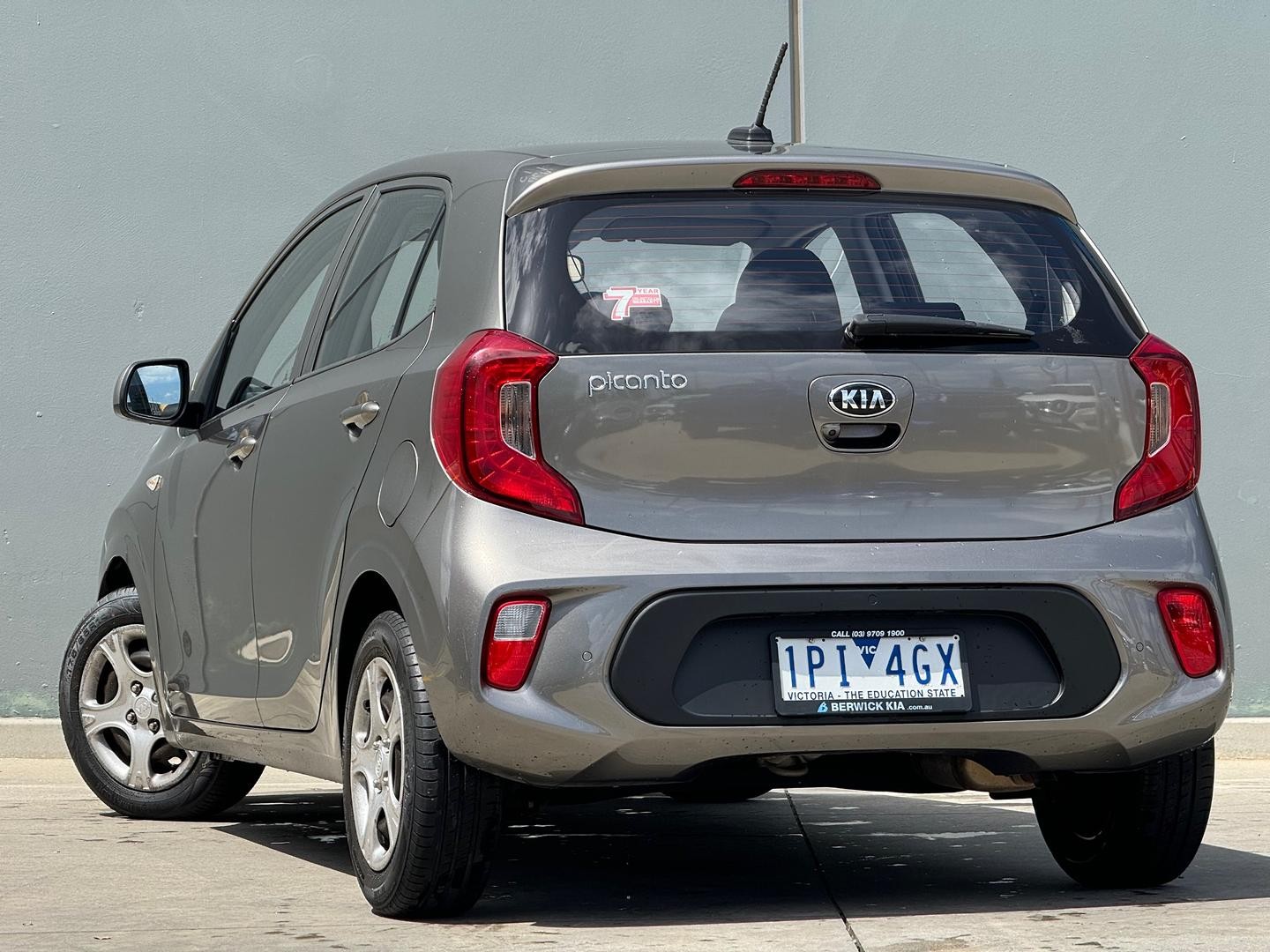 Kia Picanto image 3