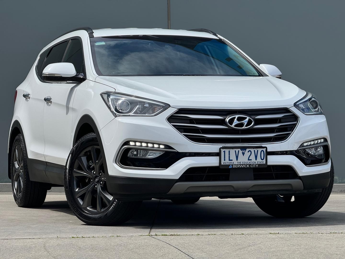 Hyundai Santa Fe image 1