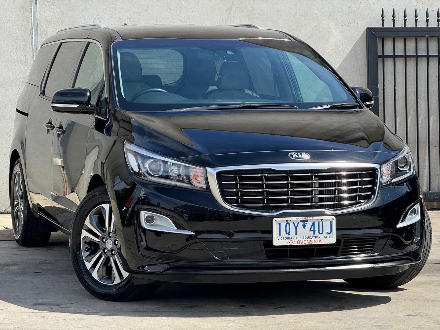 Kia Carnival image 1