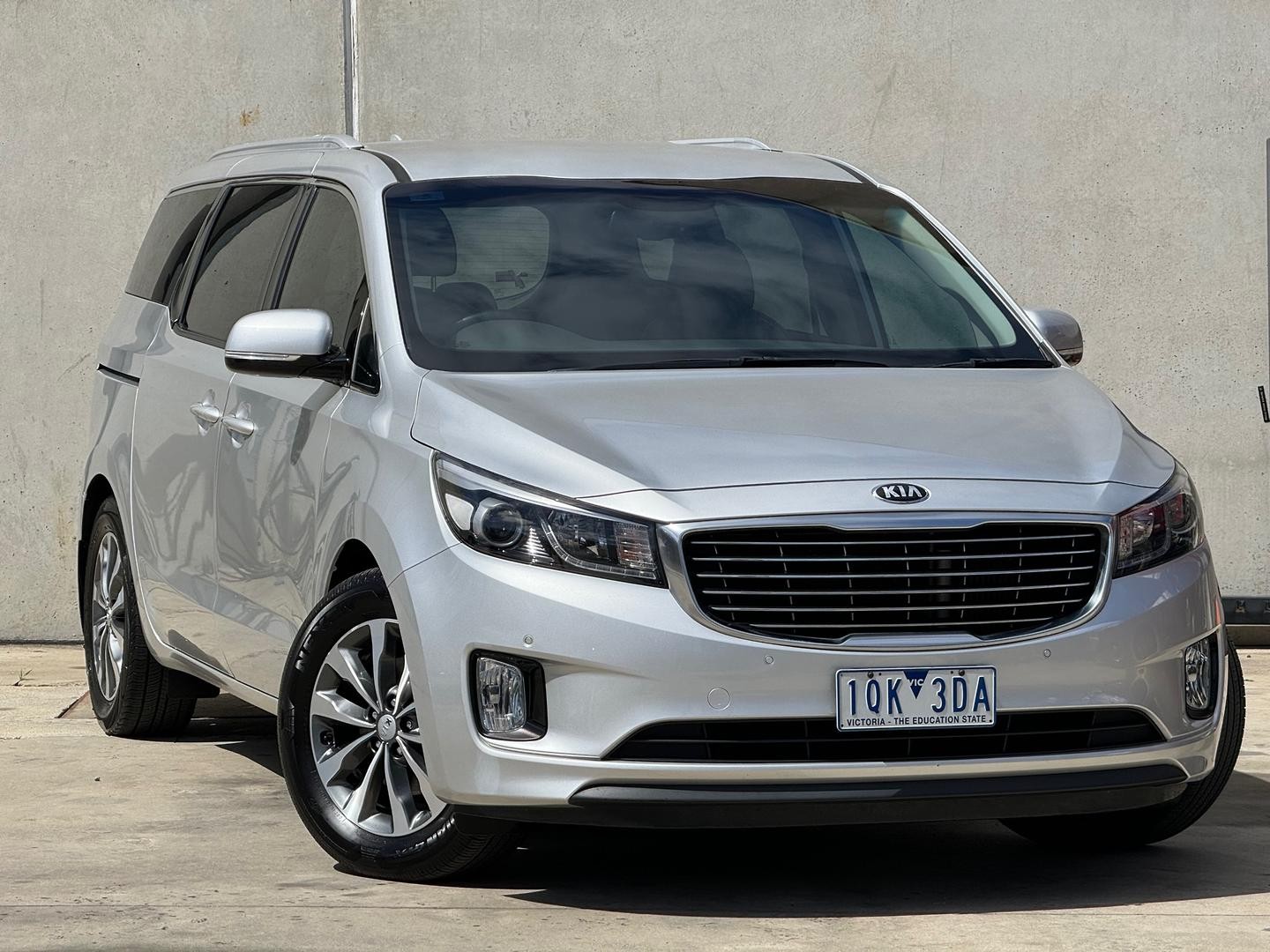 Kia Carnival image 1