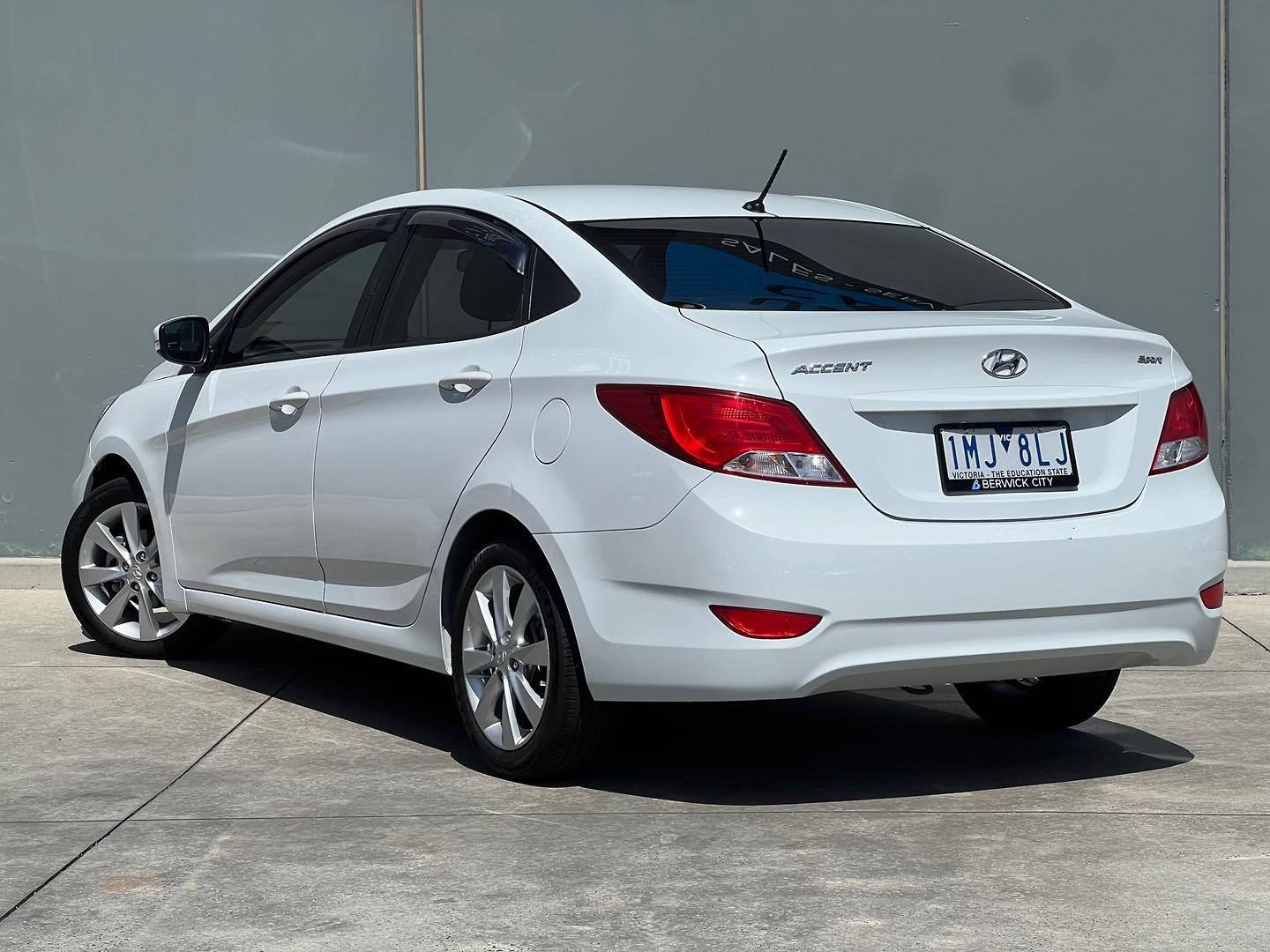 Hyundai Accent image 4