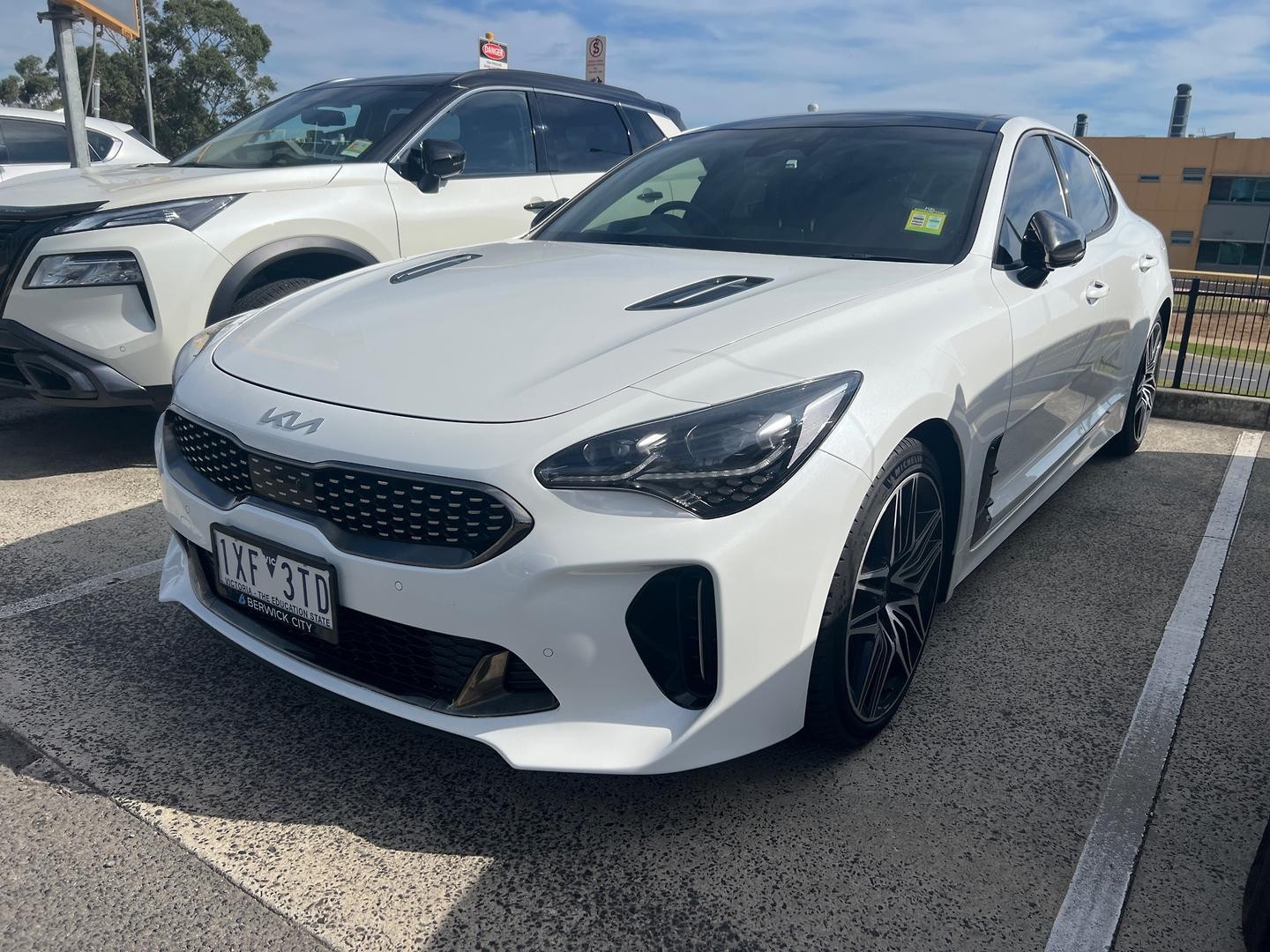 Kia Stinger image 1