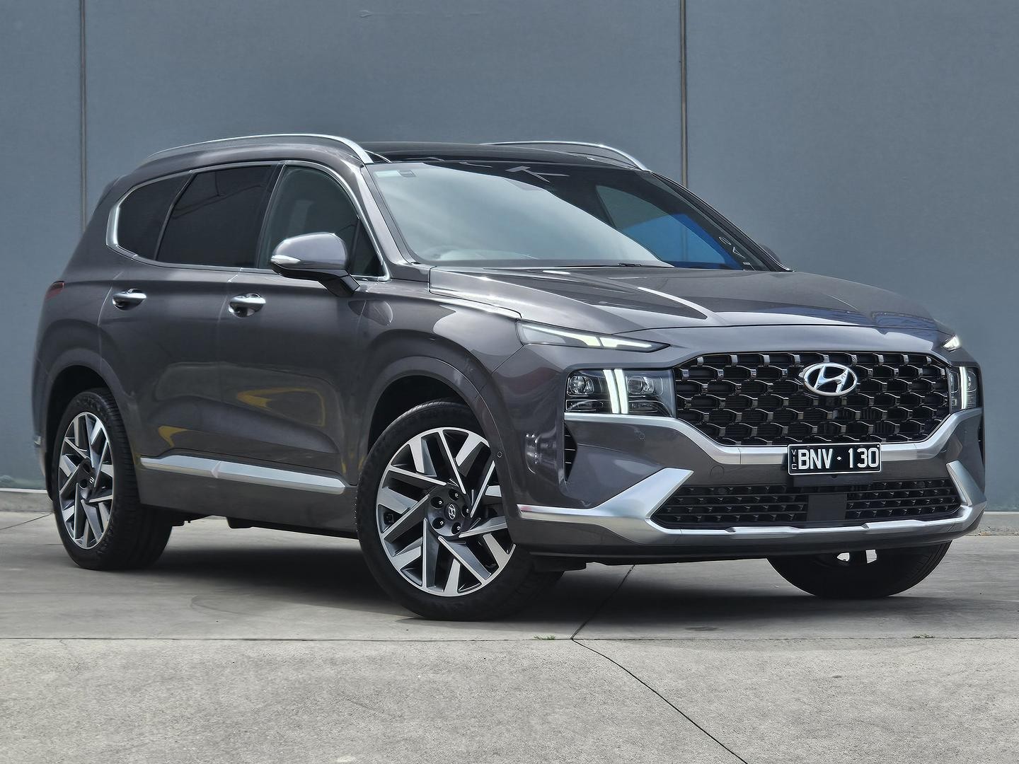 Hyundai Santa Fe image 1