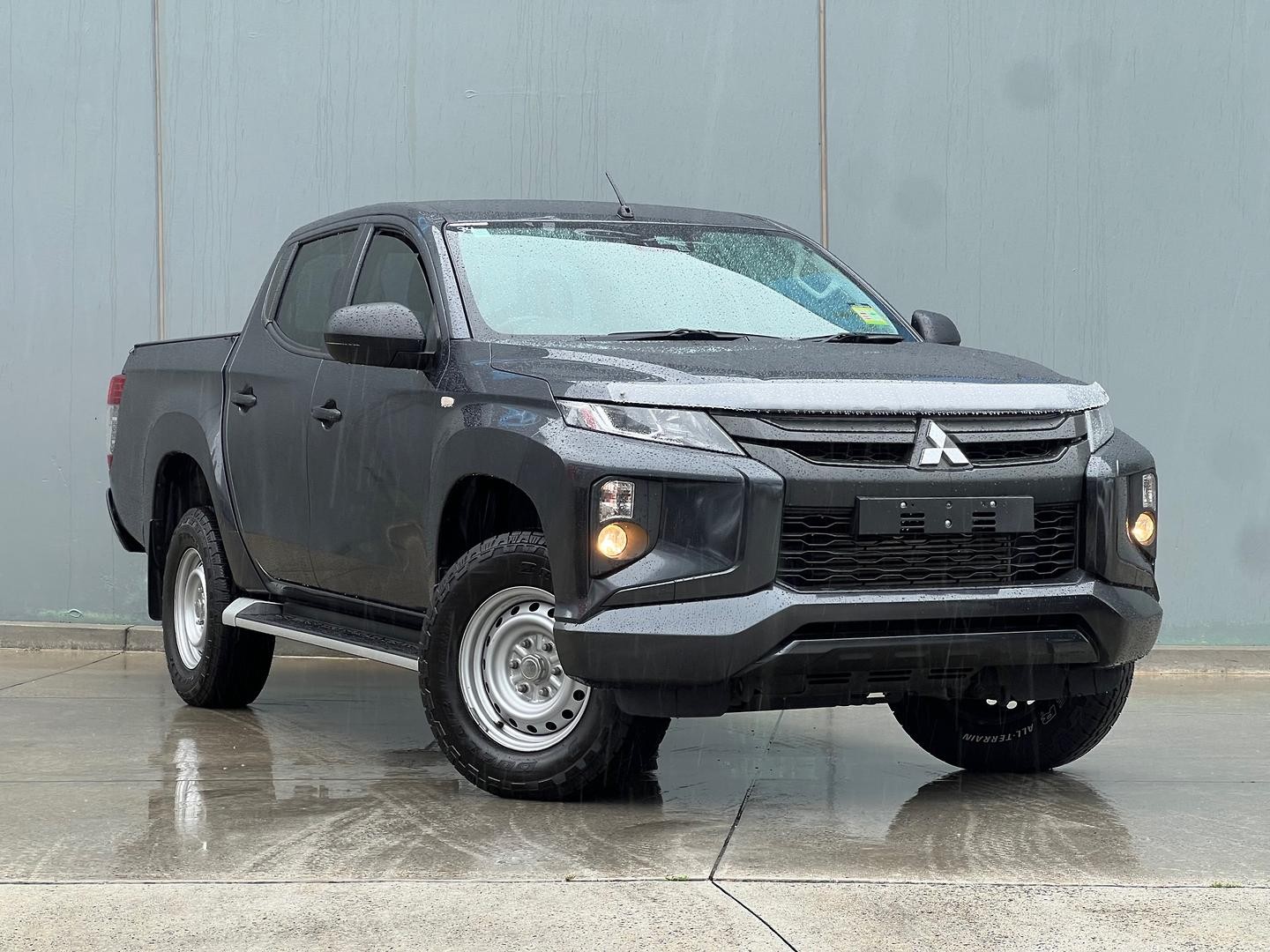 Mitsubishi Triton image 1