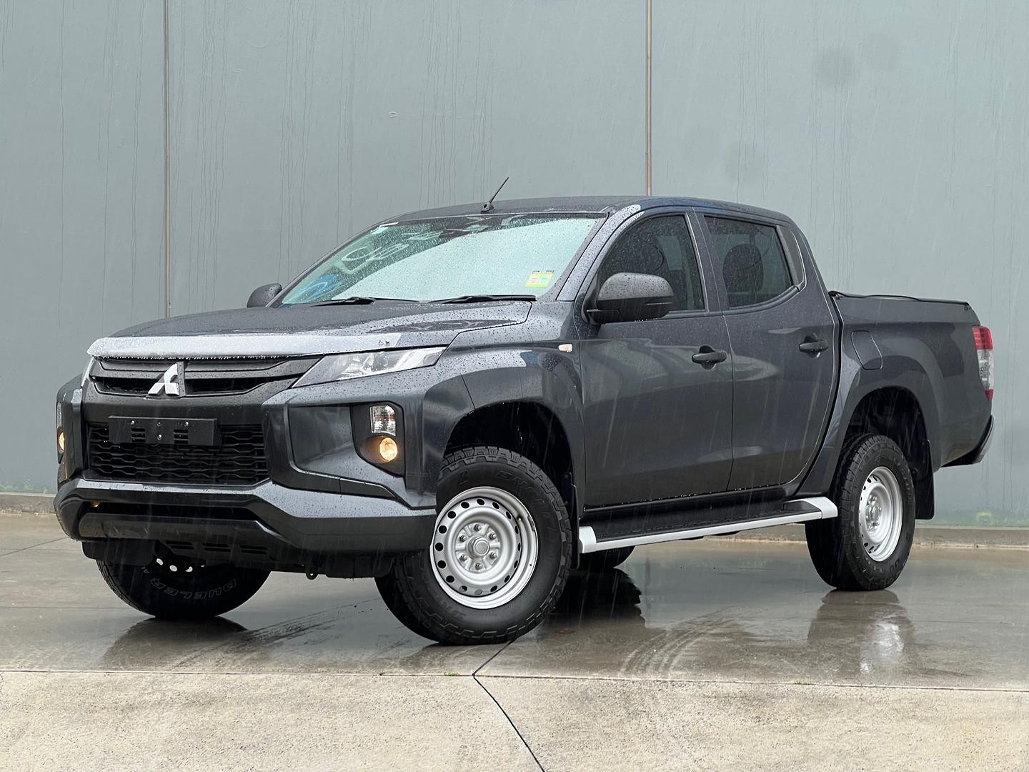 Mitsubishi Triton image 3