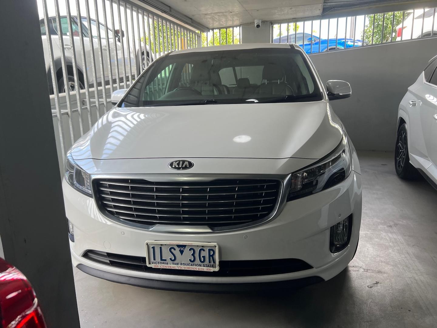 Kia Carnival image 2