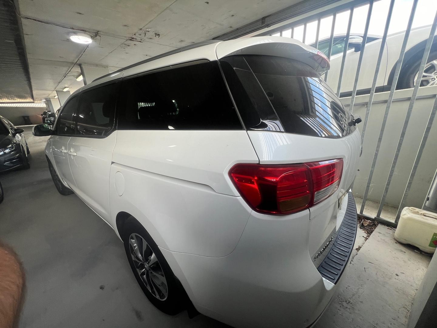 Kia Carnival image 3