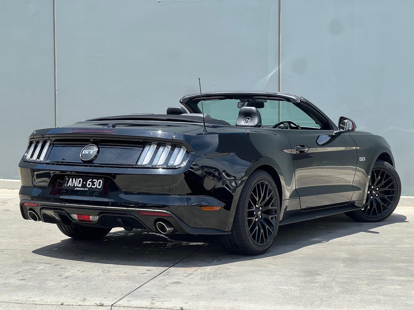 Ford Mustang image 2