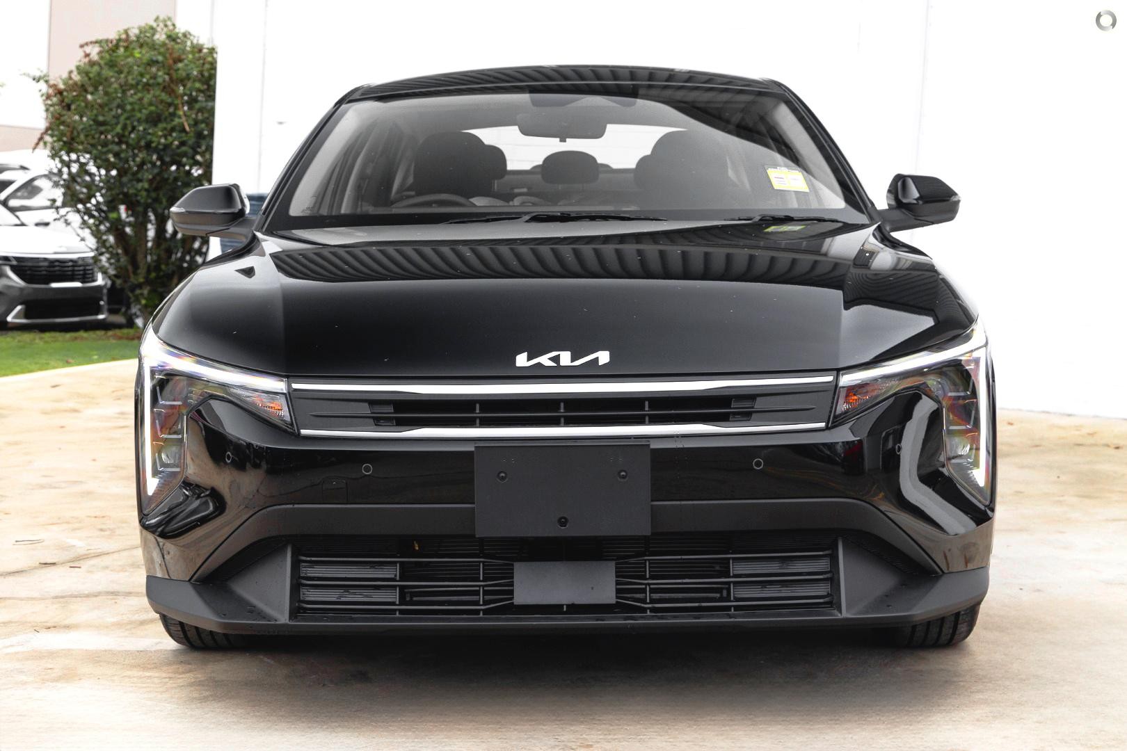 Kia K4 image 2