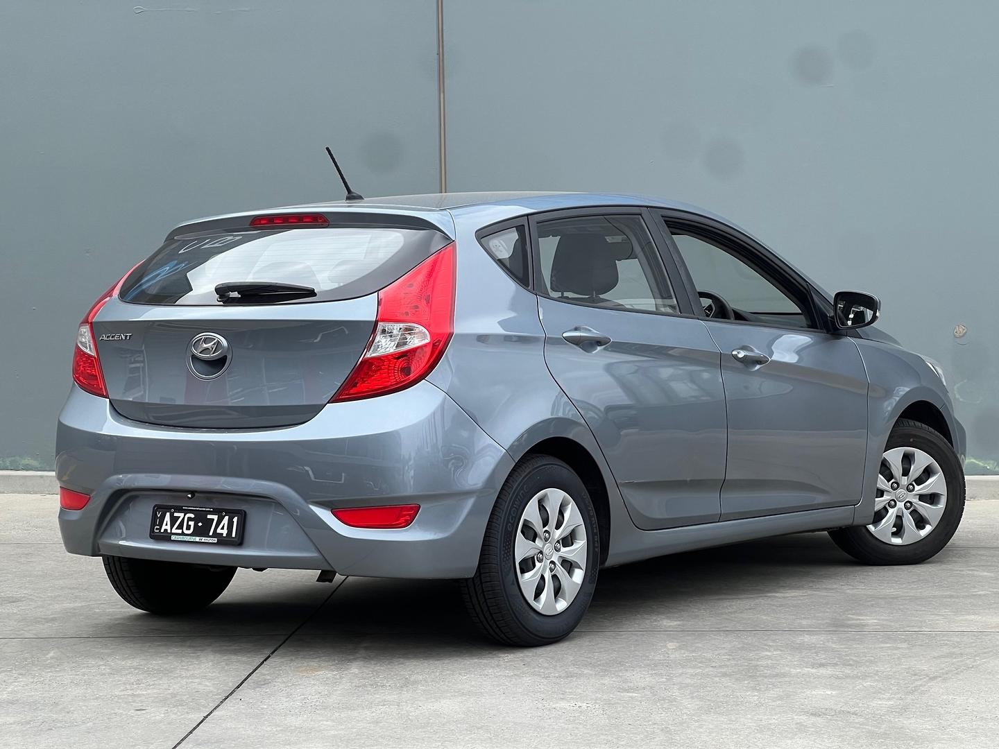 Hyundai Accent image 2