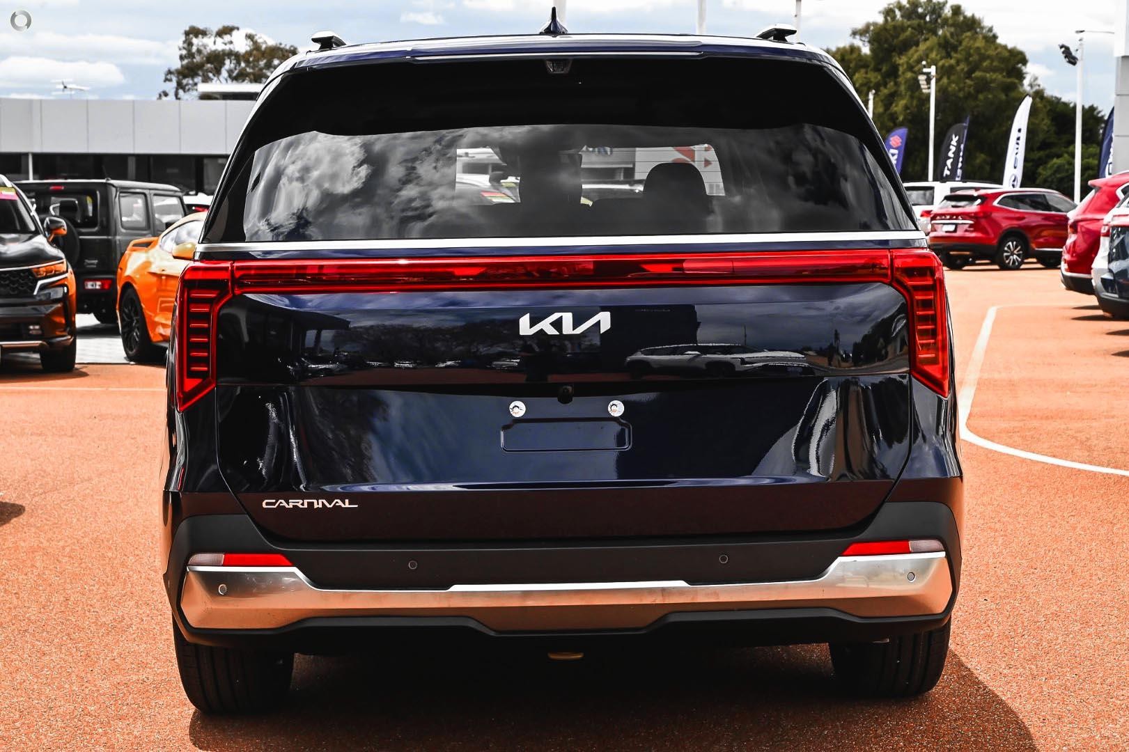 Kia Carnival image 4