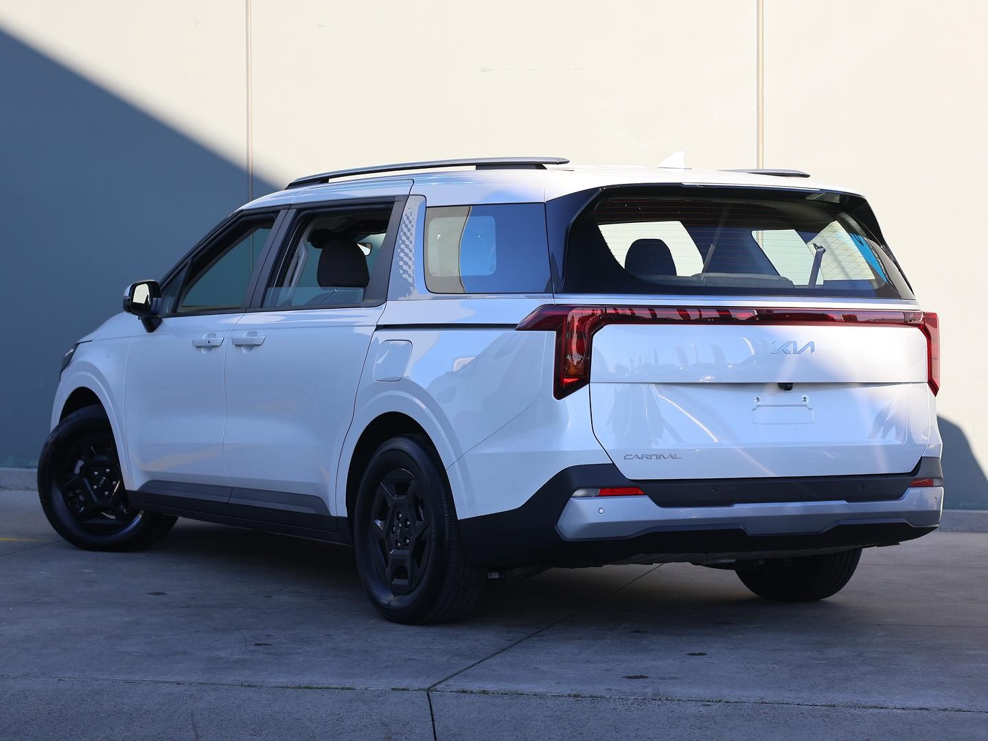 Kia Carnival image 3