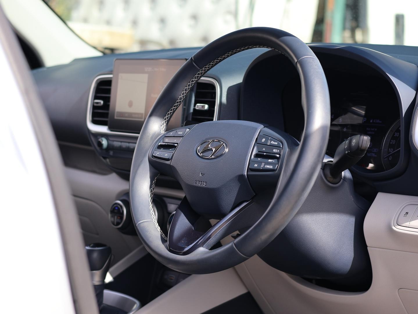 Hyundai Venue image 2
