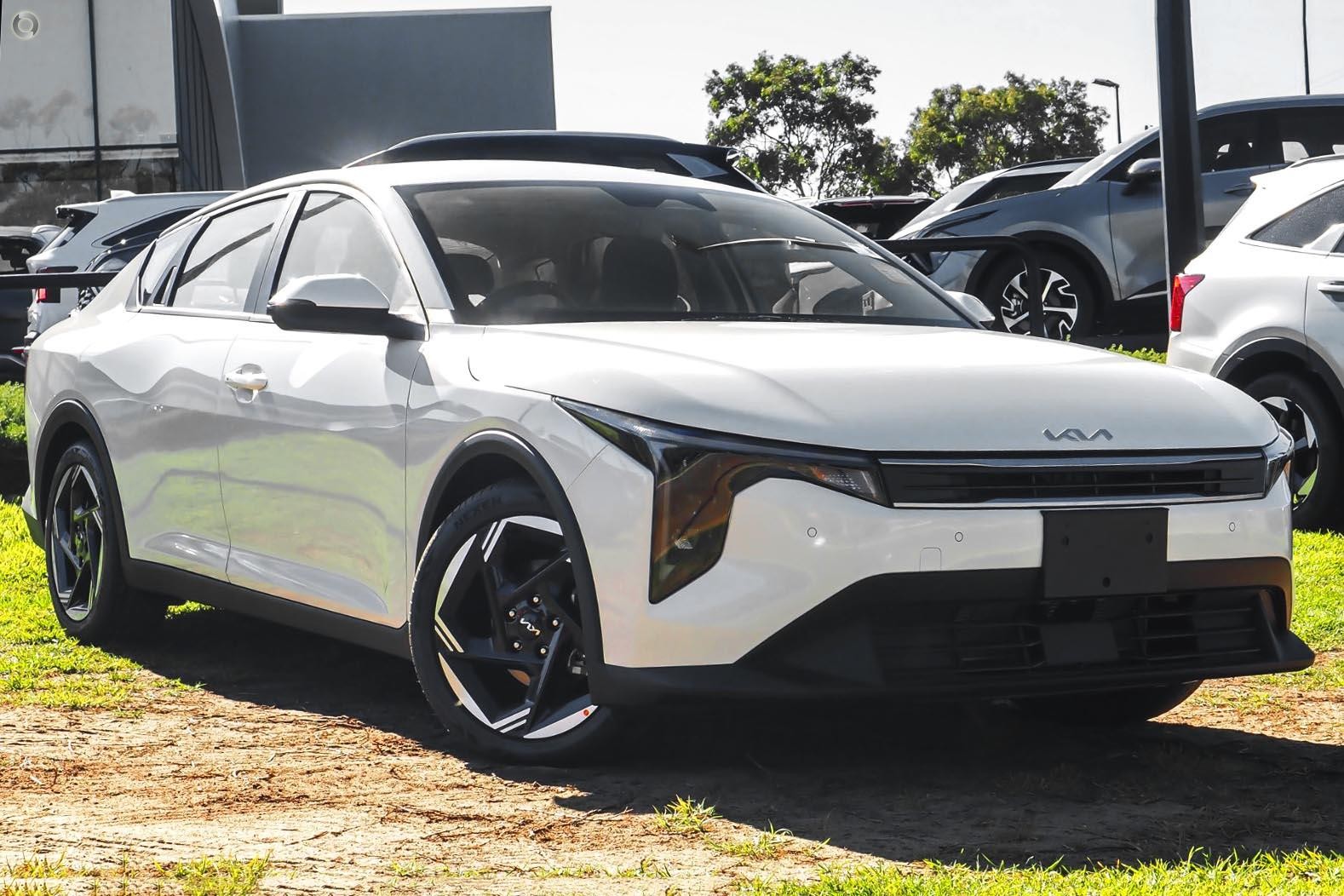 Kia K4 image 1