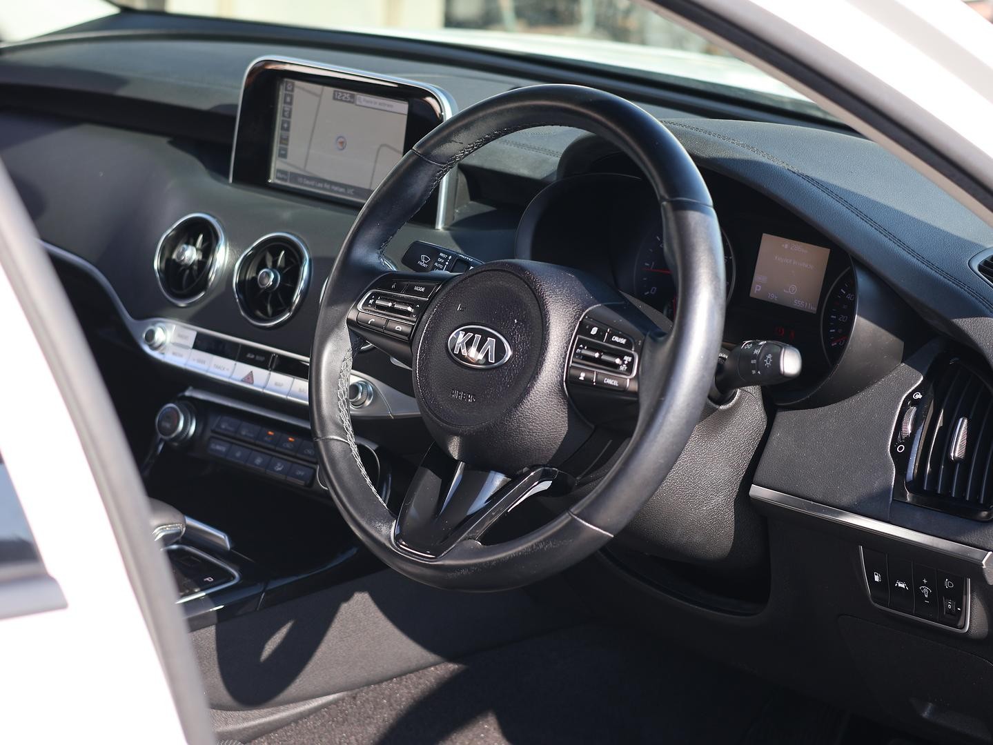 Kia Stinger image 2