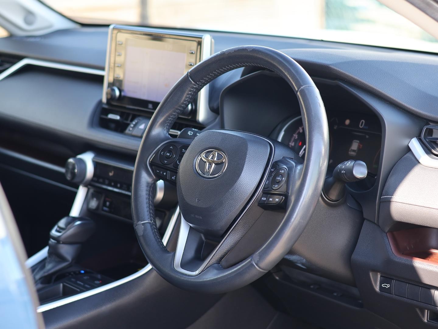 Toyota Rav4 image 2