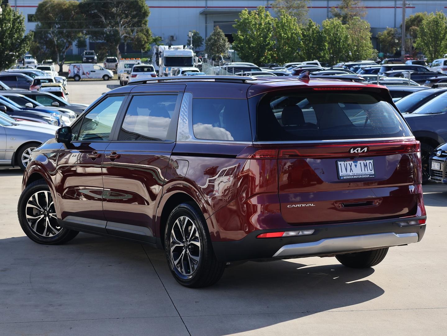 Kia Carnival image 3