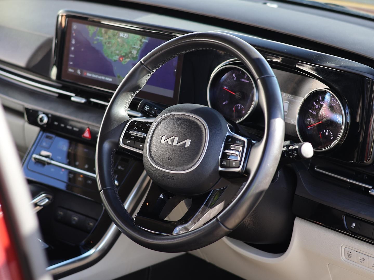Kia Carnival image 2